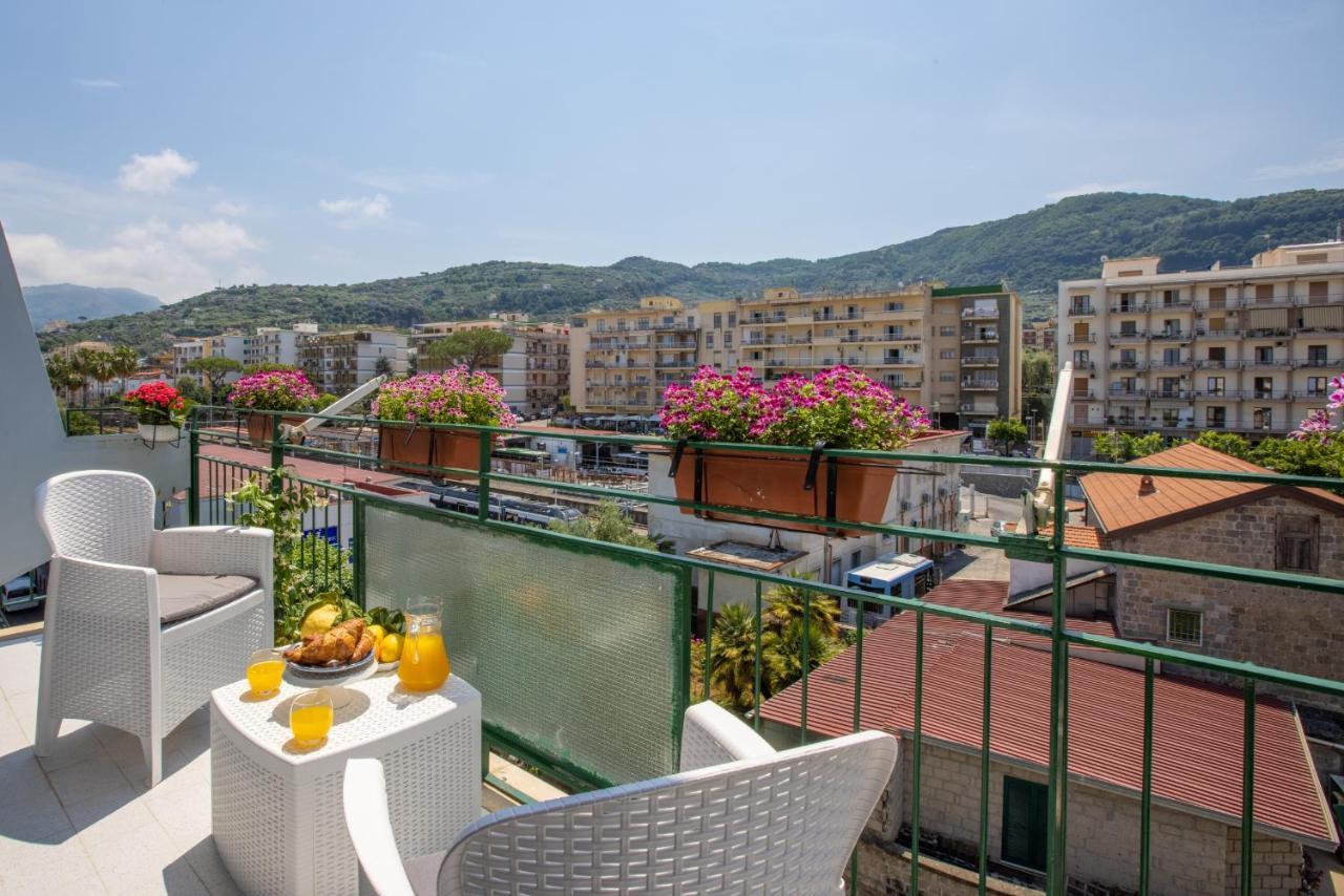 City Home In Sorrento With Balcony And View Экстерьер фото